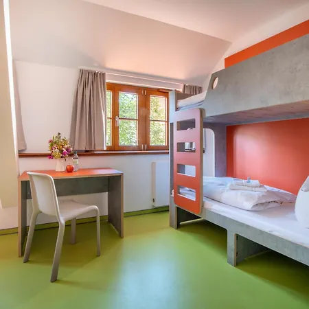Hostel Djh *